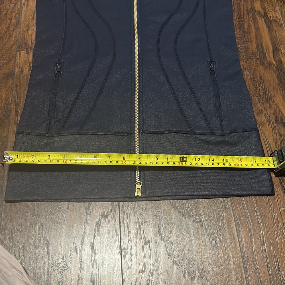 Lululemon Hooded Zippered Blue Denim Look Workout Jacket With Thumb Holes Size 6 - Picture 6 of 17